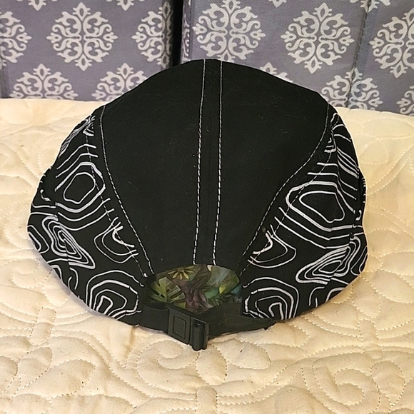 Nathan Stash Running Hat in Black With Reflective Details - Picture 3 of 6